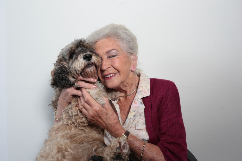 Opa’s en Oma’s Passen Op Een Huisdier